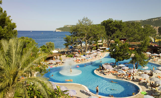 Вот некоторые отзывы туристов об отеле Crystal Aura Beach Resort & Spa 5*