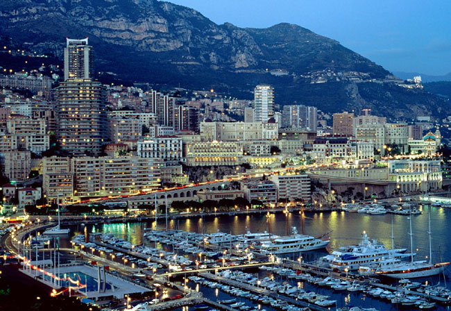 Монако – настоящее княжество на Лазурном берегу.